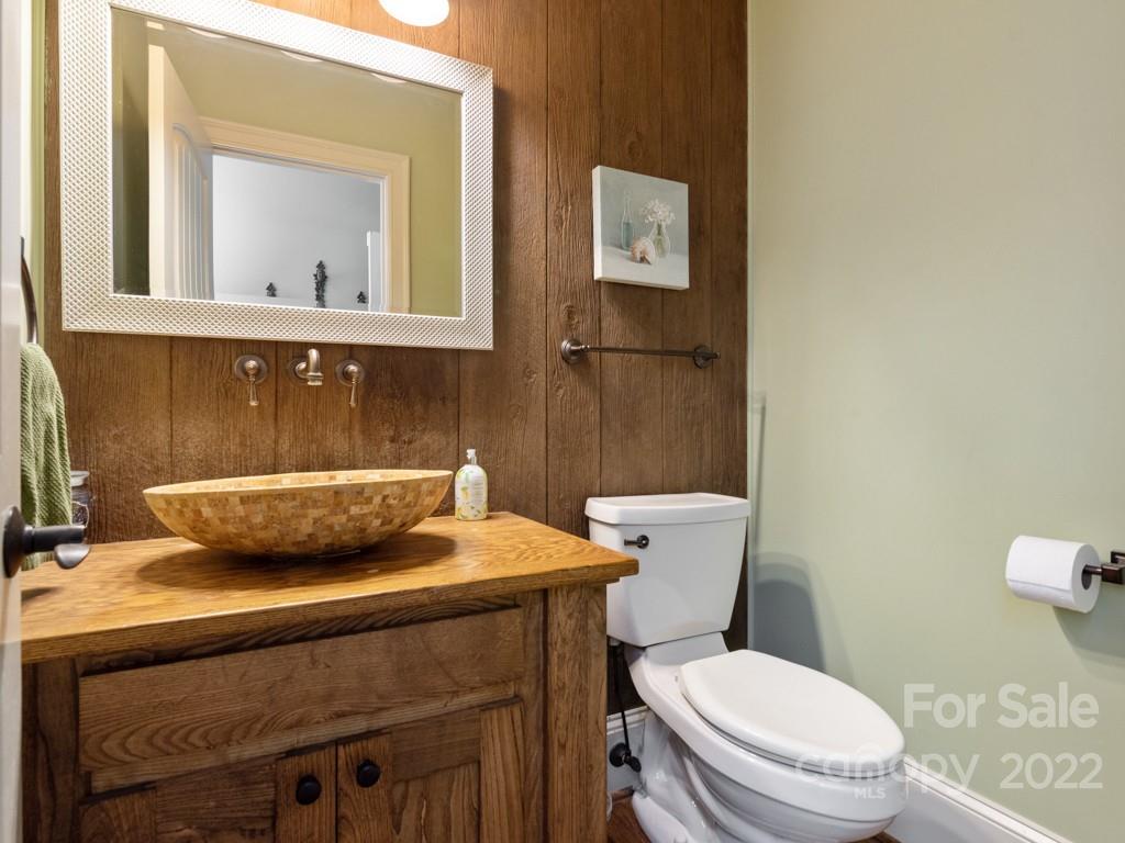 2367 Vineyard Road Fort Mill, SC 29708 - Photo 11 of 39 a bathroom with a toilet a sink and mirror