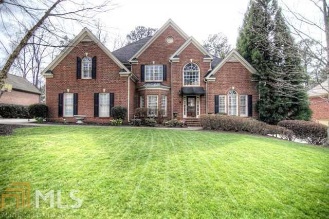 STUNNING 4-SIDED BRICK HOME ON THE GOLF COURSE! GLEAMING HARDWOOD FLOORS! UPGRADED TRIM & MOULDING! NEWER ROOF! LOTS OF TLC HERE!