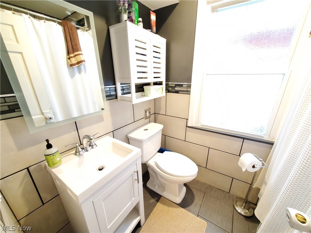 4198 Stilmore Road Cleveland, OH 44121 - Photo 16 of 35