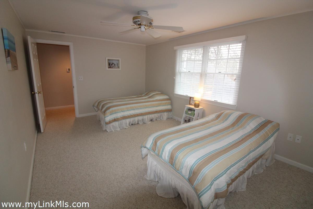 32 Flamingo Drive Edgartown, MA 02539 - Photo 26 of 35 Bedroom 3
