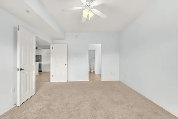 a view of empty room with a ceiling fan