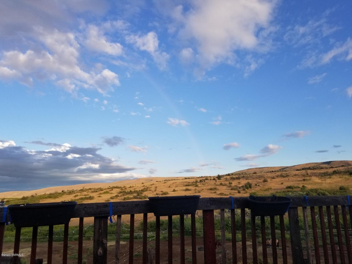 410 West Slavin Road Yakima, WA 98903 - Photo 17 of 19 a view of an ocean beach