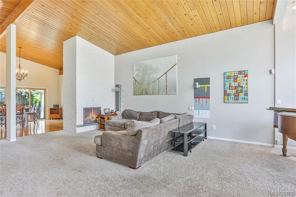 5822 Shaun Road West Bloomfield, MI 48322 - Photo 12 of 32