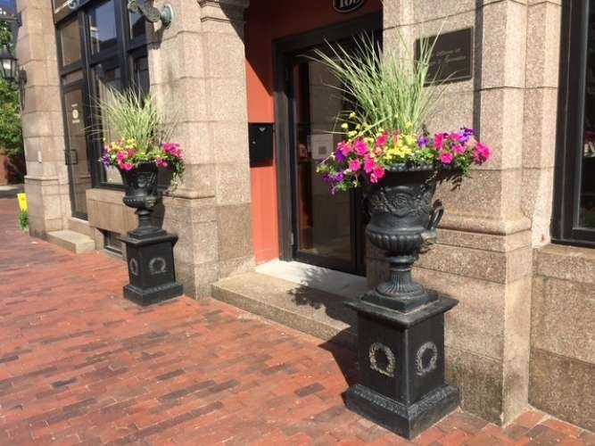 191 Main Street, Unit 2B Gloucester, MA 01930 - Photo 4 of 20 a vase of flowers sitting on a floor