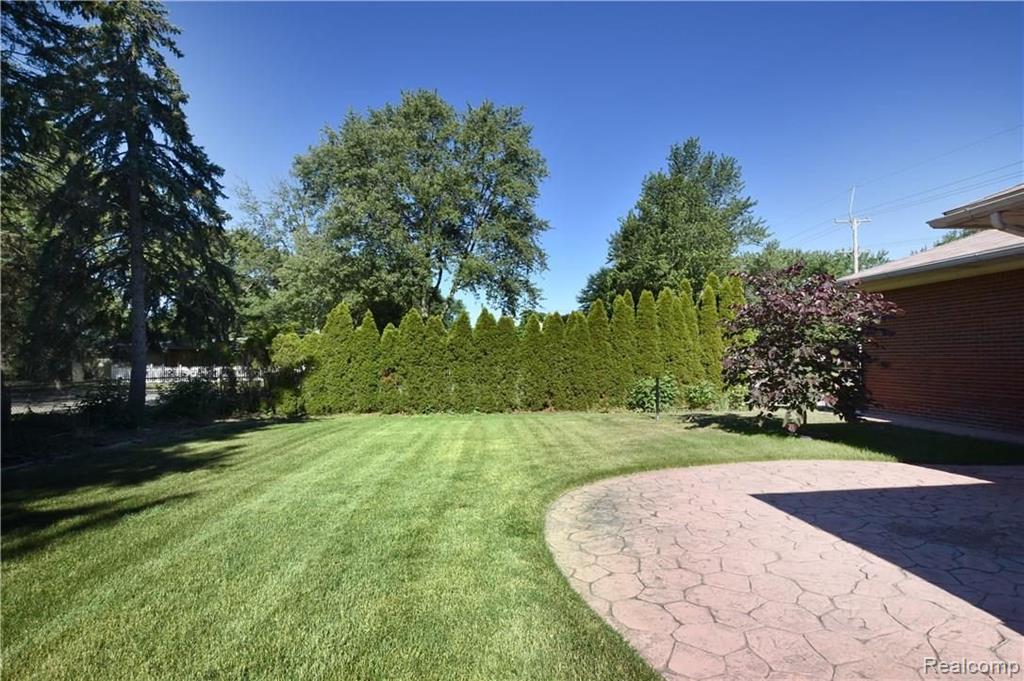 16279 Beverly Road Franklin, MI 48025 - Photo 32 of 38