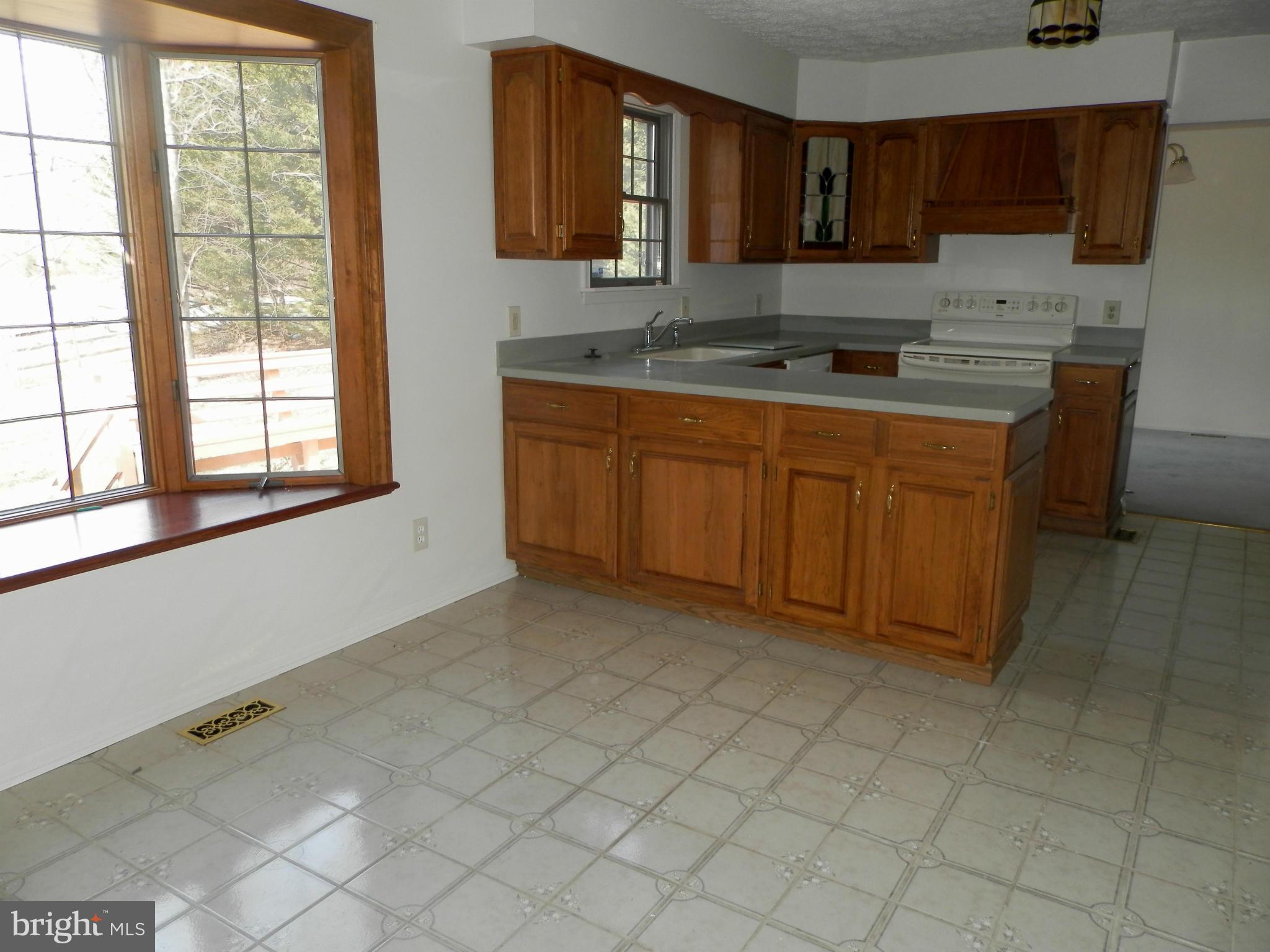 8624 Sherington Road Baltimore, MD 21236 - Photo 10 of 30 Kitchen With Eat-in Area and Bay Window