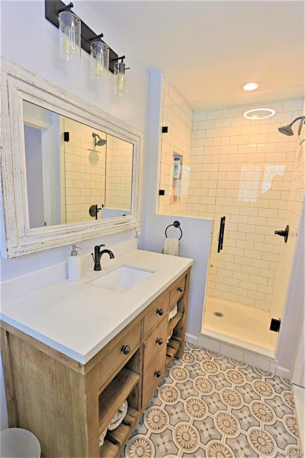 7141 Fairhill Road Bloomfield Hills, MI 48301 - Photo 16 of 47 Master Bathroom