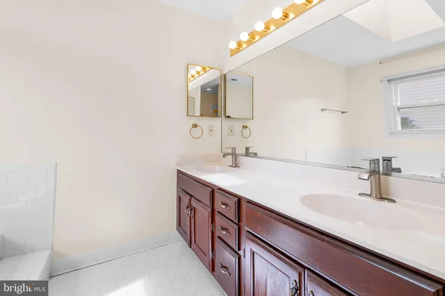 $5,500 | 1130 20th Street South, Arlington, VA 22202