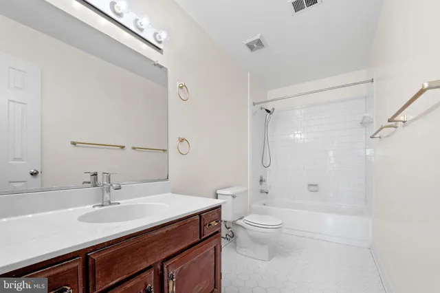 $5,500 | 1130 20th Street South, Arlington, VA 22202