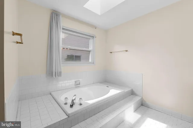 $5,500 | 1130 20th Street South, Arlington, VA 22202