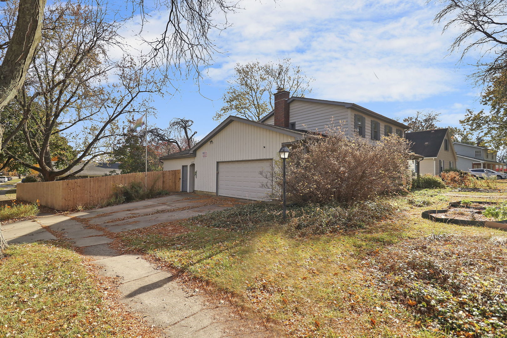 307 South Wulff Street Cary, IL 60013 - Photo 27 of 35 a house view with a yard