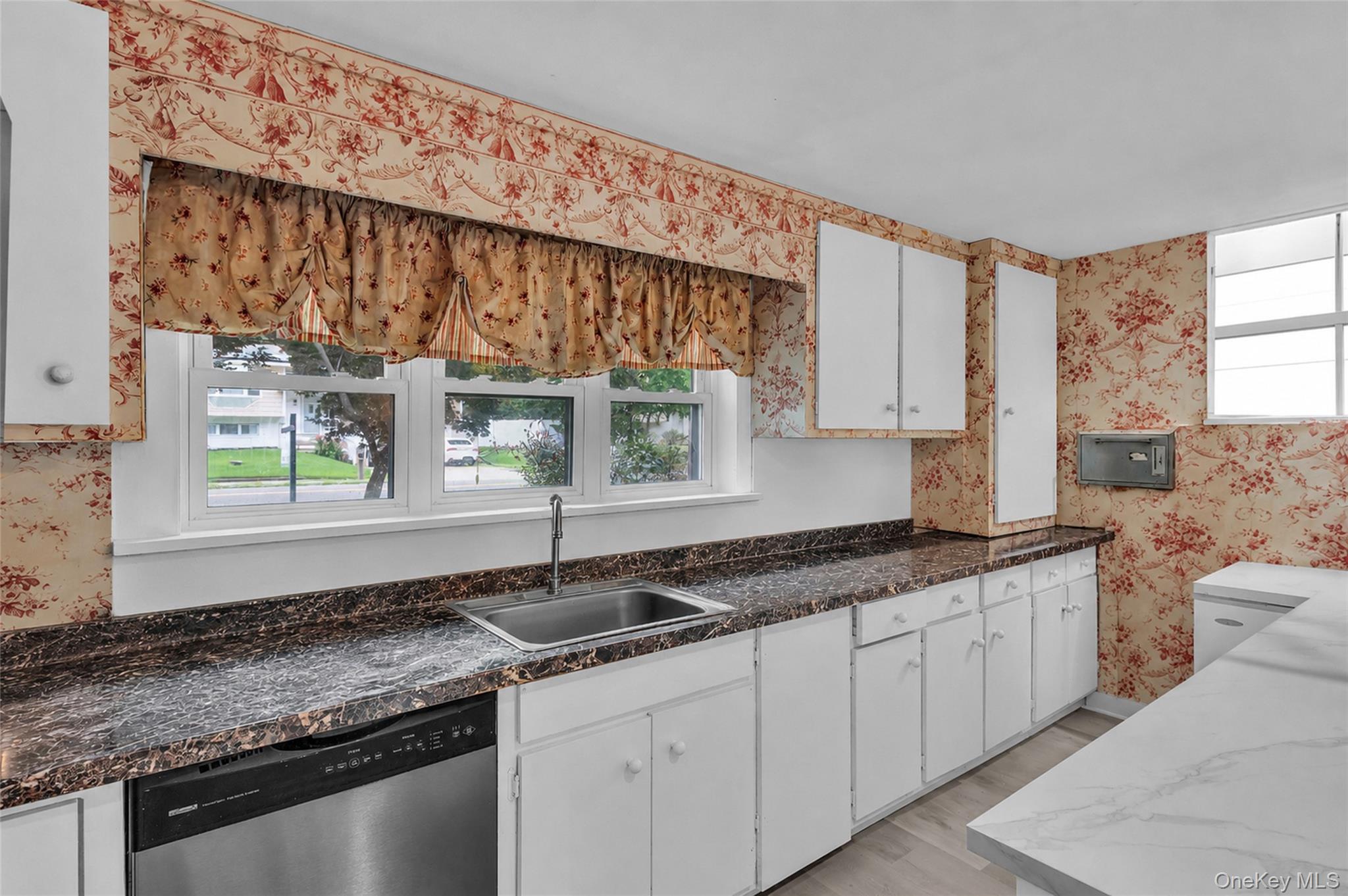 31 Holbrook Road Centereach, NY 11720 - Photo 12 of 24 Gallery Image 12