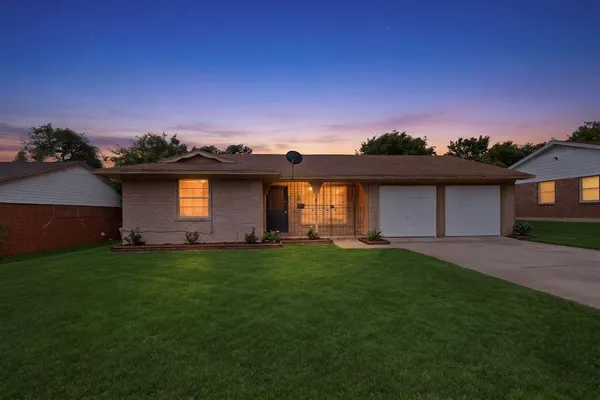$1,750 | 524 Longridge Drive, Dallas, TX 75232
