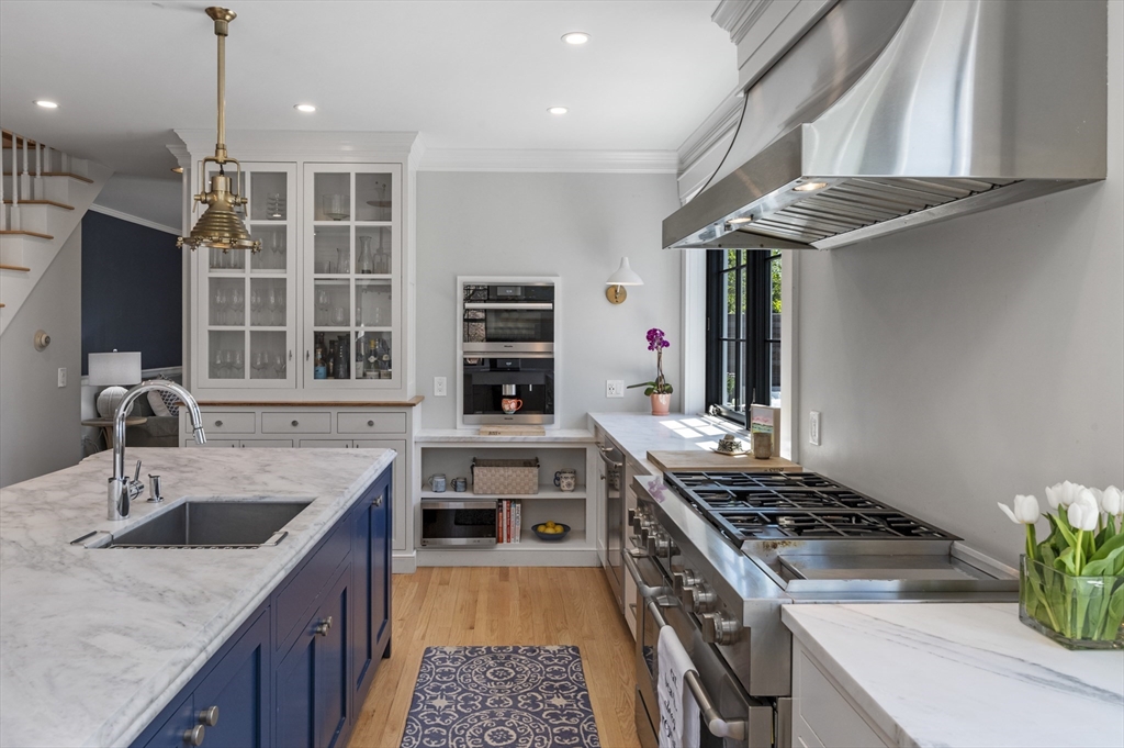 21 Union Street Manchester, MA 01944 - Photo 4 of 29