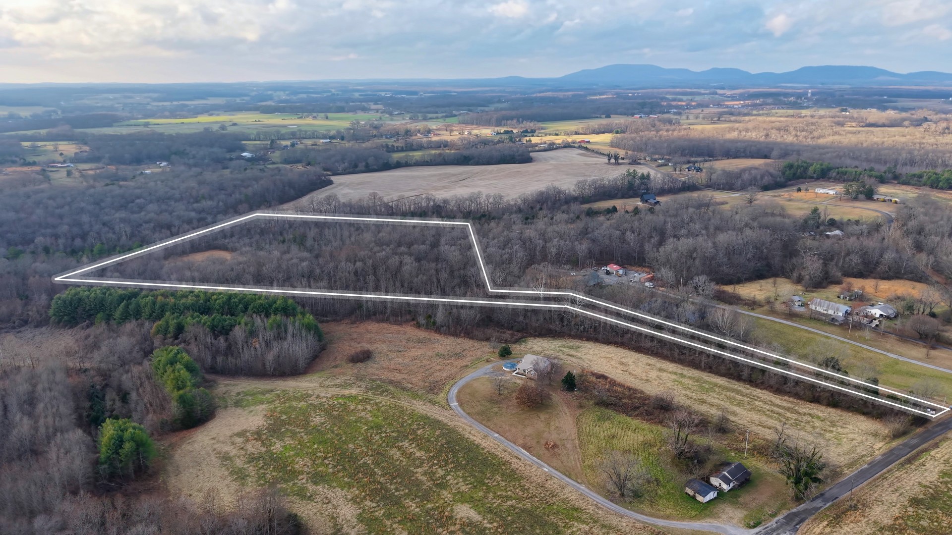 0 Knight Road McMinnville, TN 37110 - Photo 2 of 21 a view of a back yard of the house