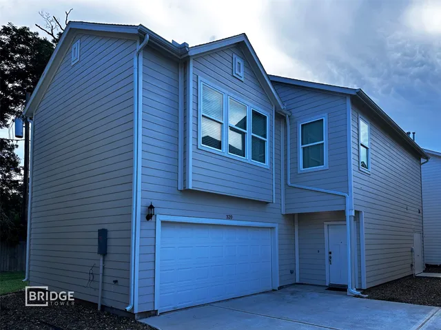 $1,830 | 320 Huisache Street, Lake Jackson, TX 77566