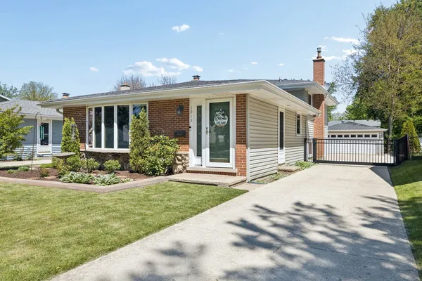 $500,000 | 1015 East Lowden Avenue, Wheaton, IL 60189