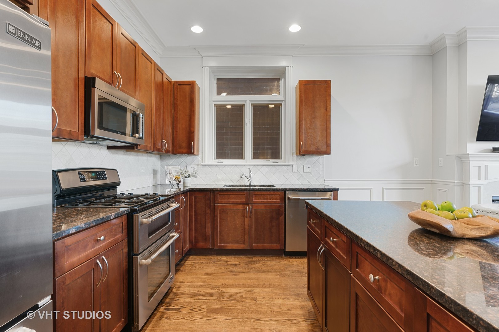 2243 West Irving Park Road, Unit 2W Chicago, IL 60618 - Photo 9 of 23