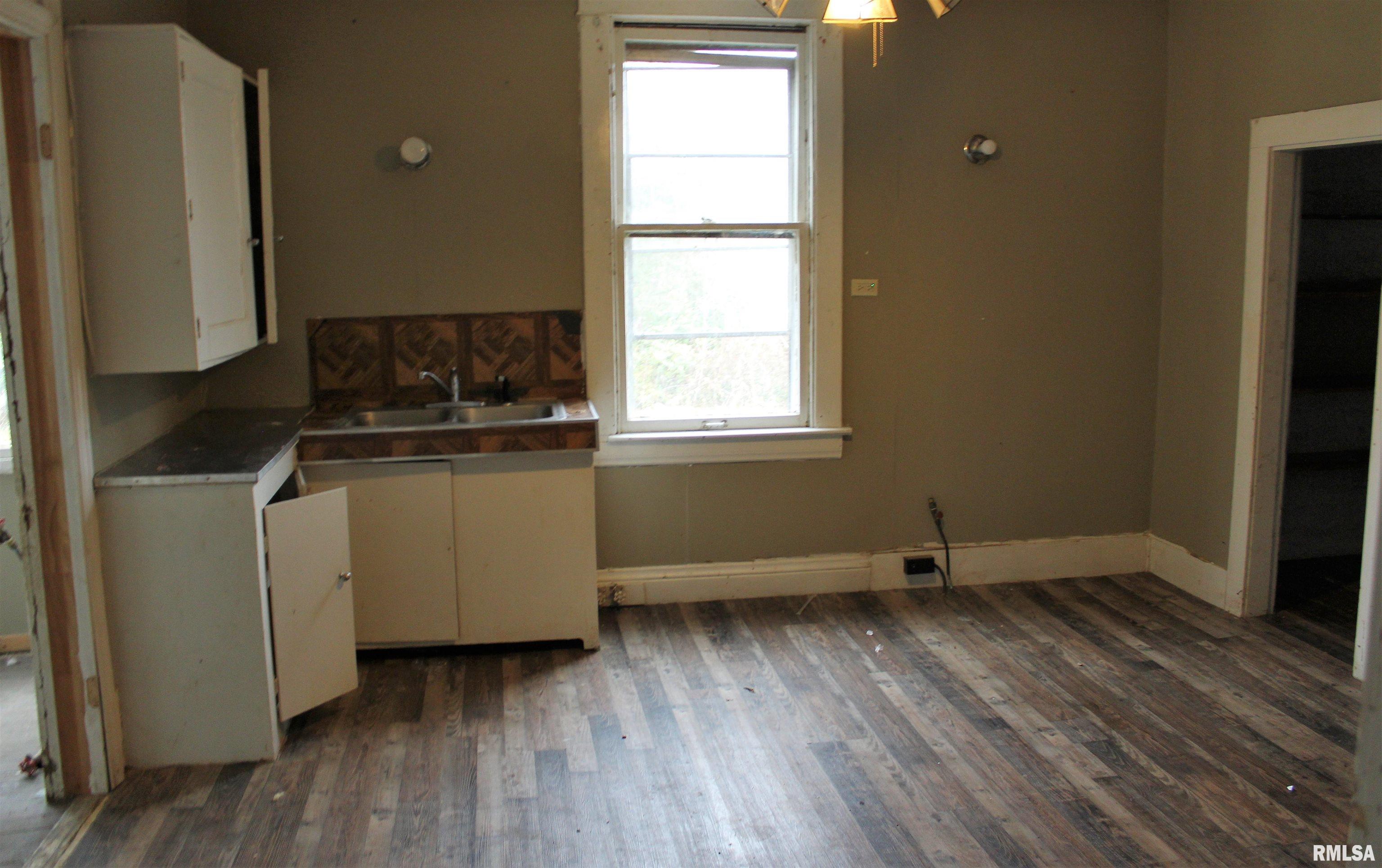 215 South Pruyn Street Salem, IL 62881 - Photo 3 of 12