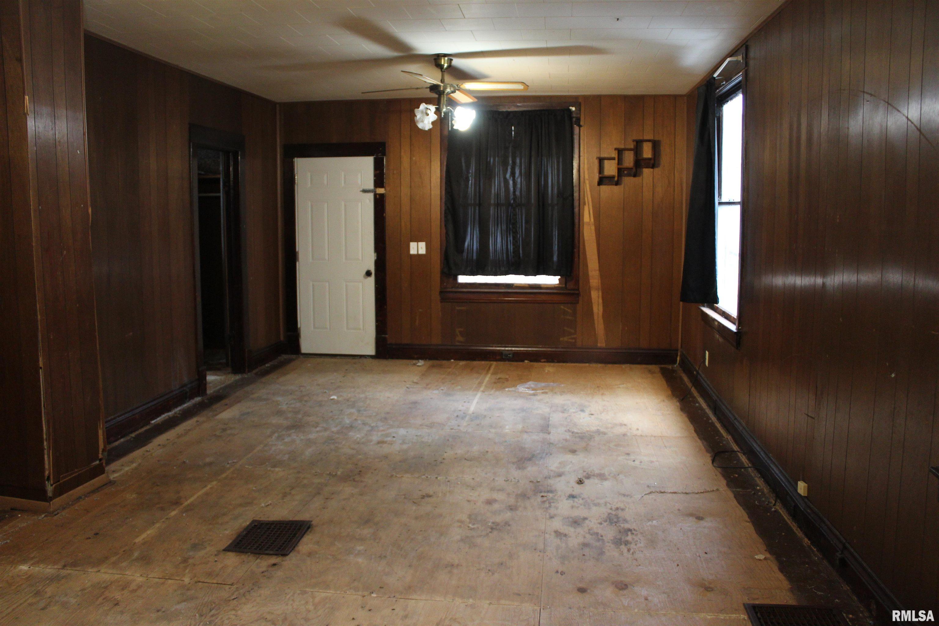 215 South Pruyn Street Salem, IL 62881 - Photo 5 of 12