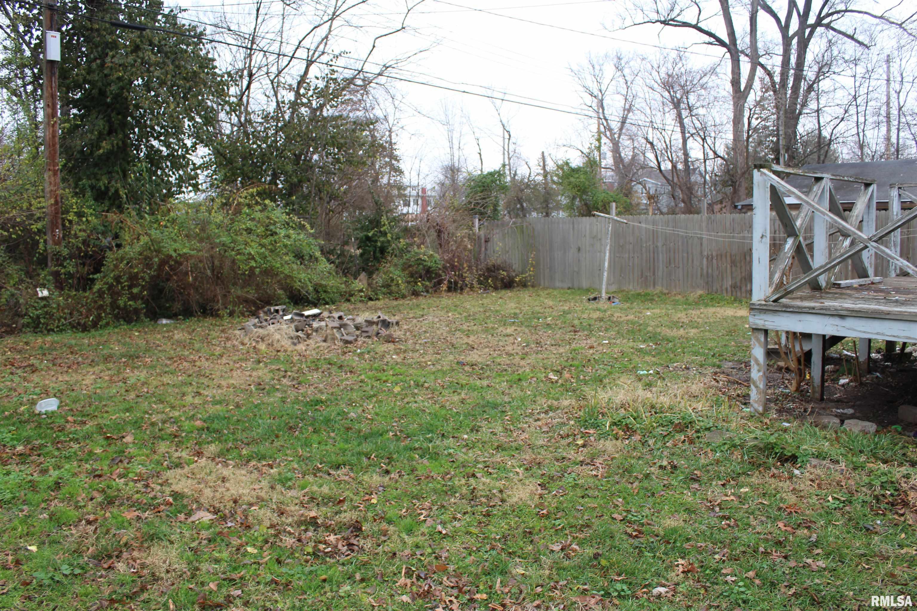 215 South Pruyn Street Salem, IL 62881 - Photo 9 of 12