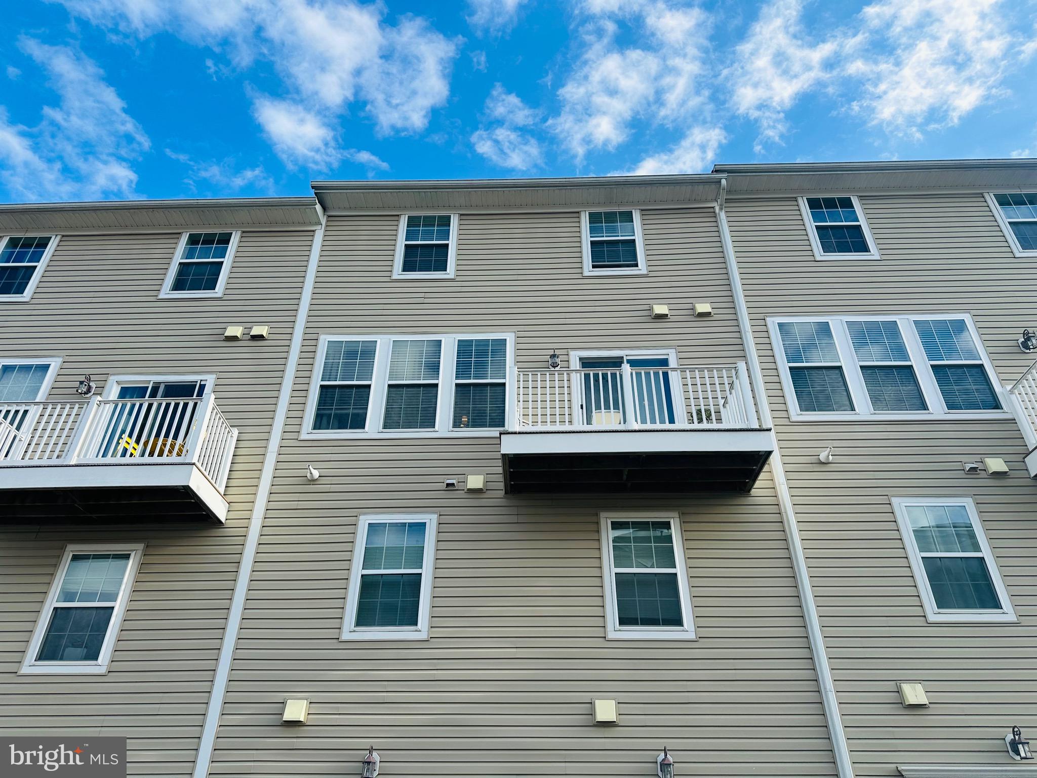 25576 Tolar Square Chantilly, VA 20152 - Photo 28 of 36 a large brick building next to a yard