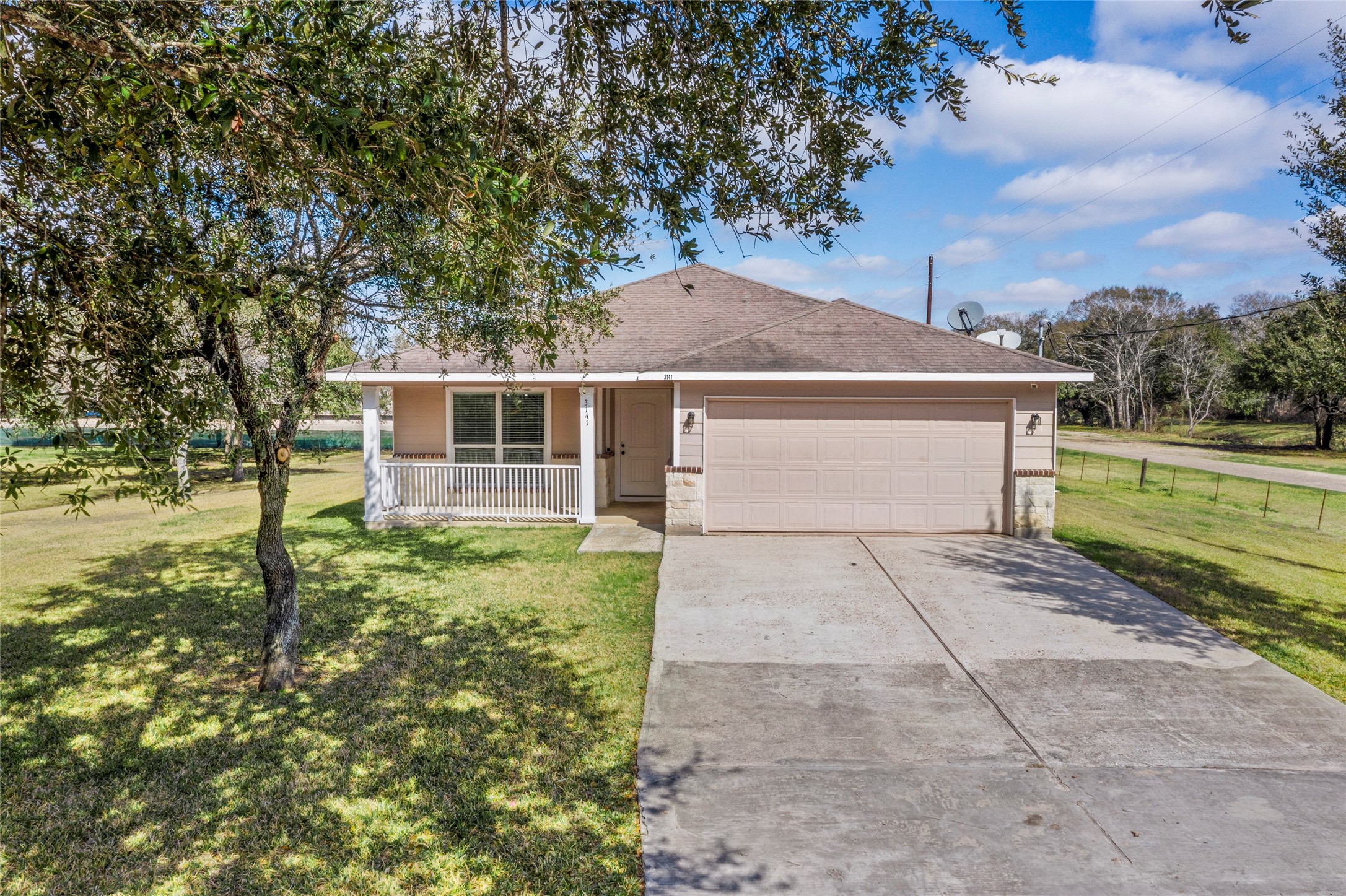 3141 County Road 81 Rosharon, TX 77583 - Photo 1 of 12