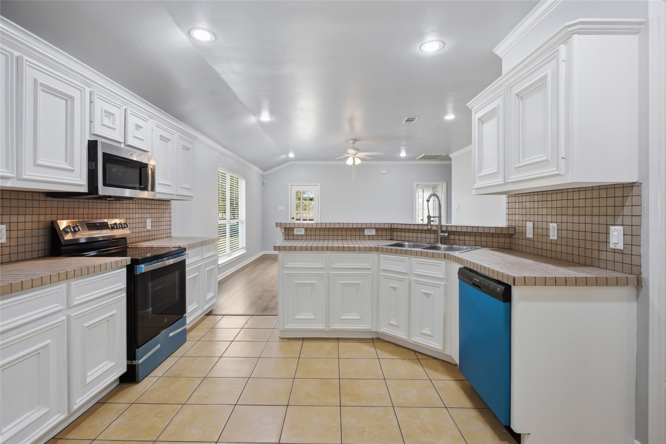 3141 County Road 81 Rosharon, TX 77583 - Photo 4 of 12
