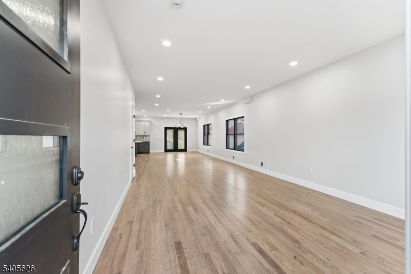 228 Locust Street Roselle, NJ 07203 - Photo 4 of 35