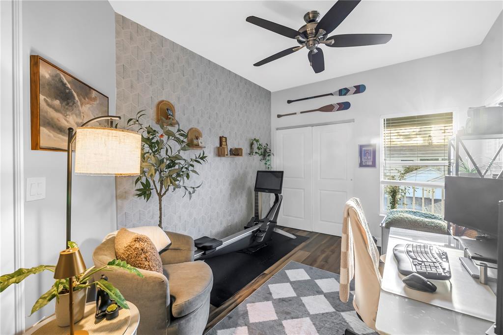 6311 99th Way North, Unit 11A St. Petersburg, FL 33708 - Photo 29 of 52 a living room with furniture and a potted plant