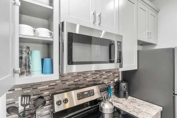 $1,500 | 7823 Gladstone Street, Unit B3, Houston, TX 77051