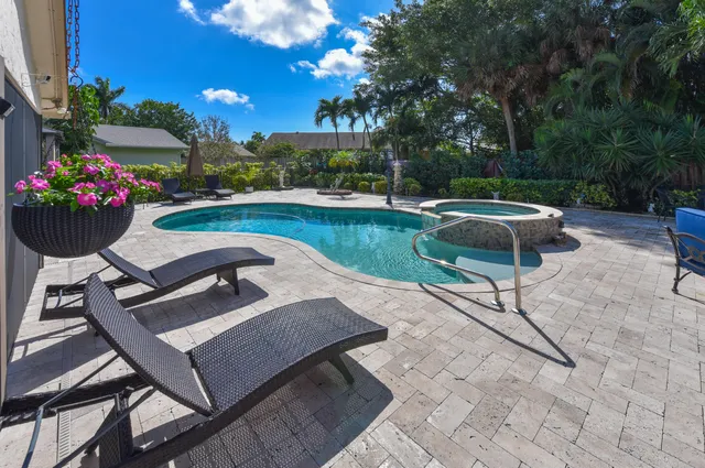 a view of a backyard with sitting area and furniture