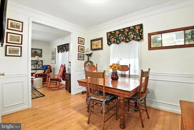 a view of a livingroom and dining room