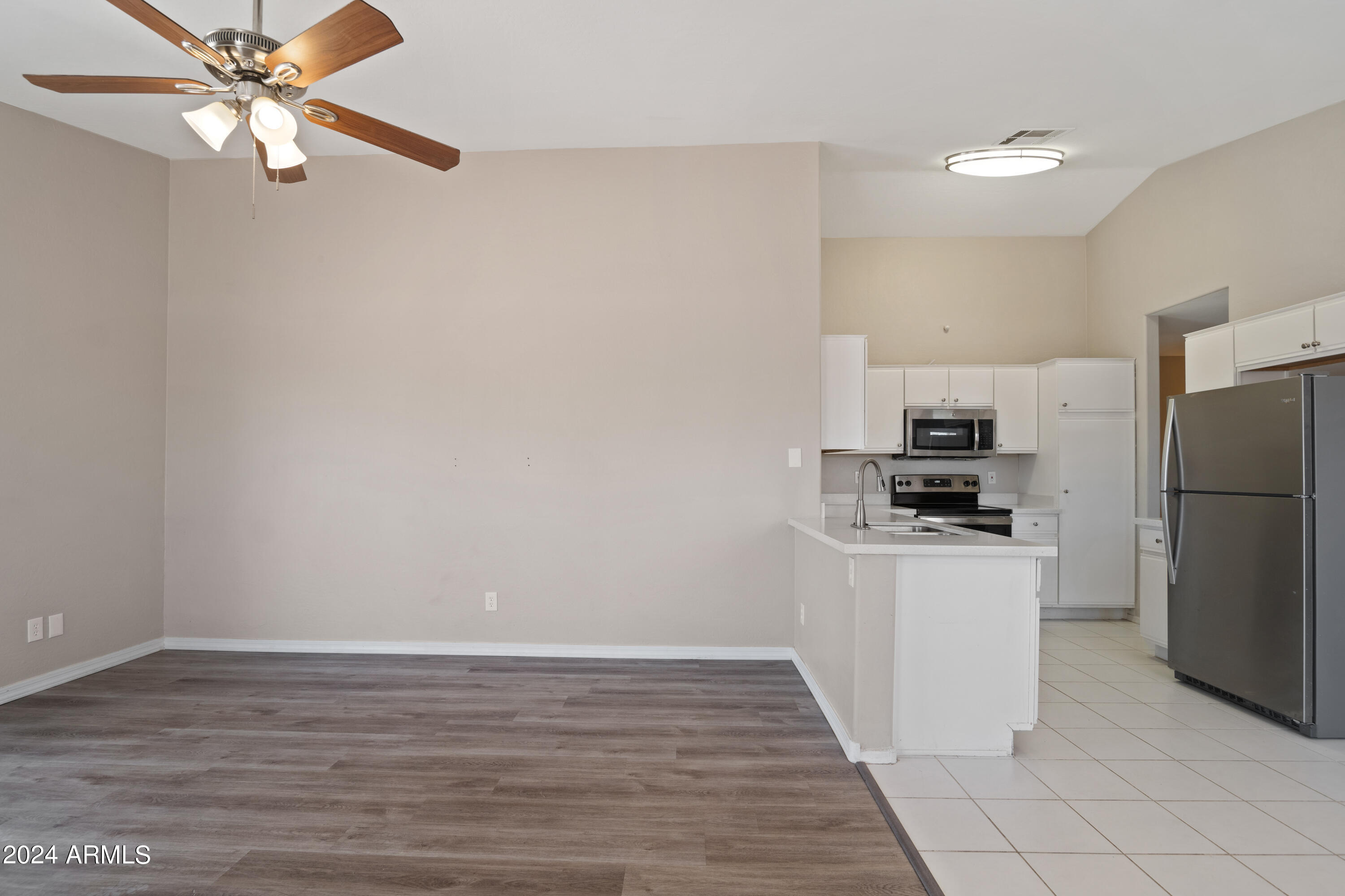 14939 West Hearn Road Surprise, AZ 85379 - Photo 8 of 27 Hlp13