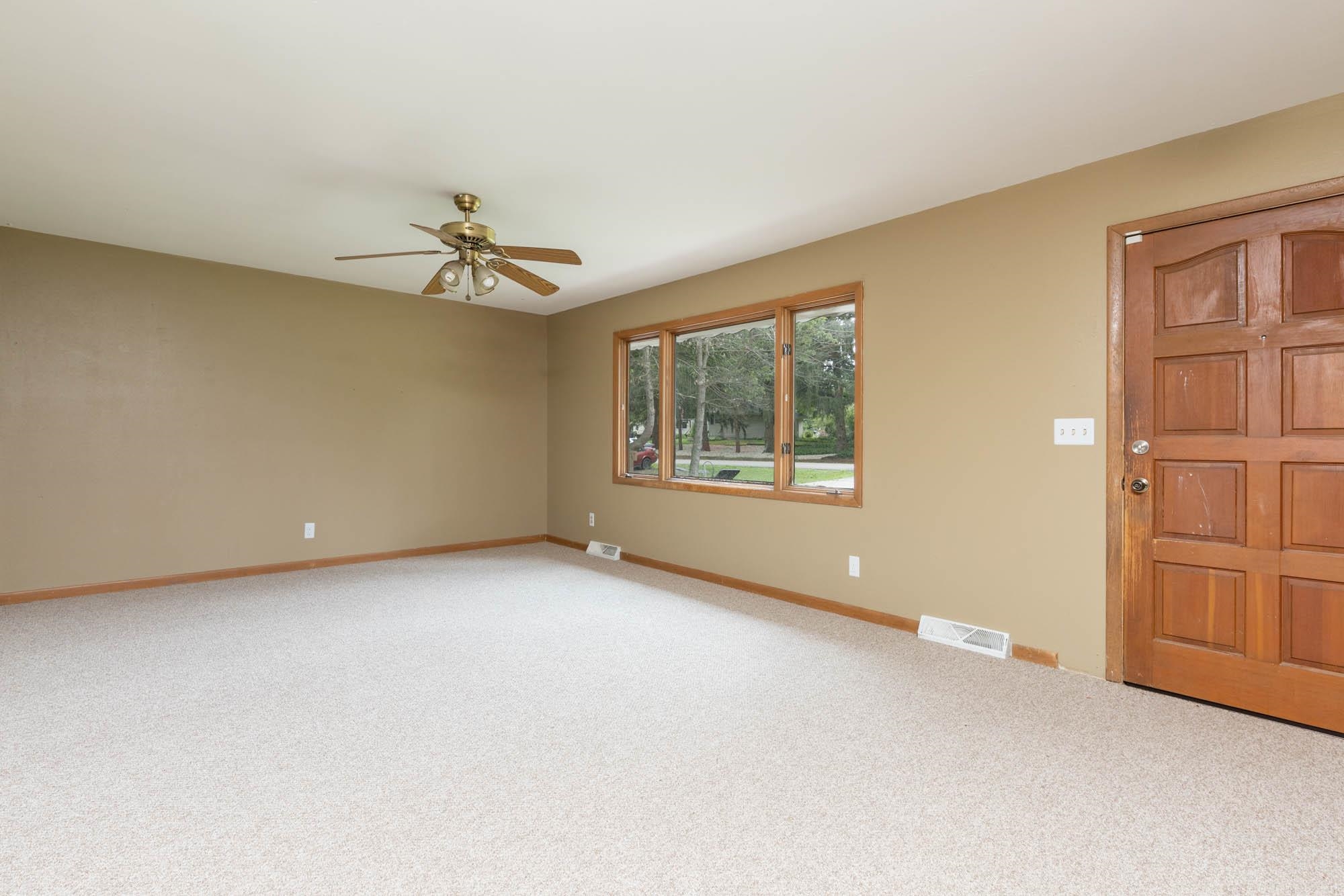 10218 Phyllis Road Rockford, IL 61108 - Photo 5 of 24 Gallery Image 5