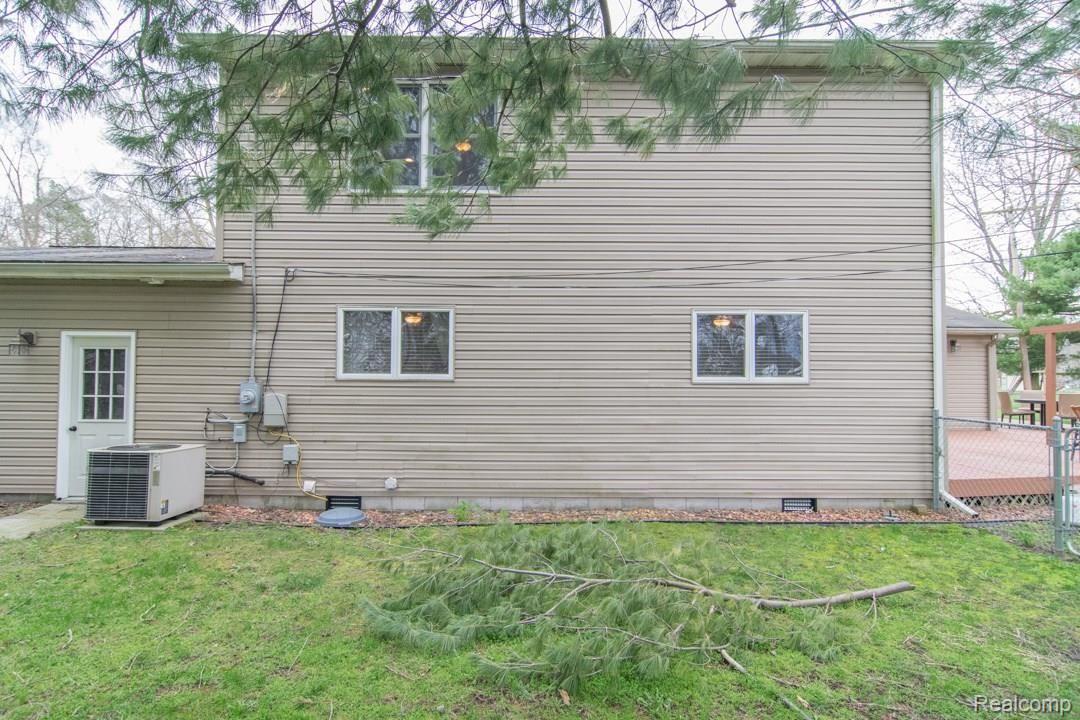 13550 Farm Road Belleville, MI 48111 - Photo 43 of 54 DSC_0957.jpg
