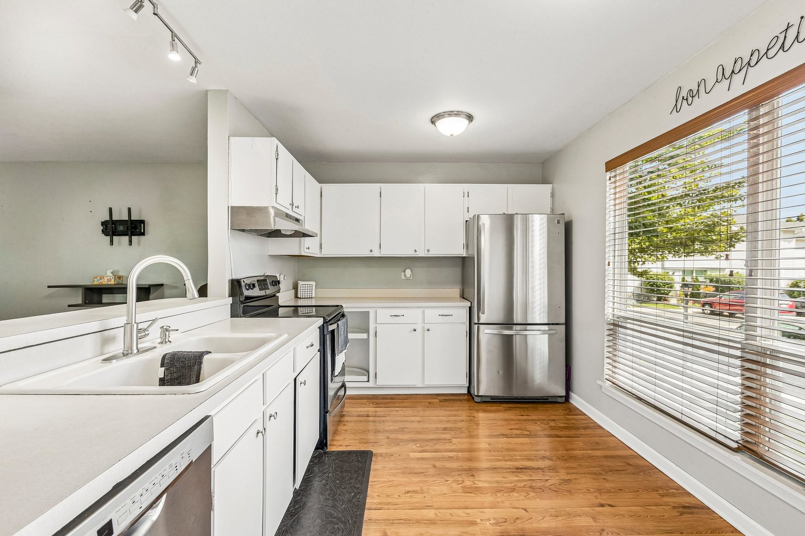 224 Raintree Court Aurora, IL 60504 - Photo 9 of 37 Gallery Image 9