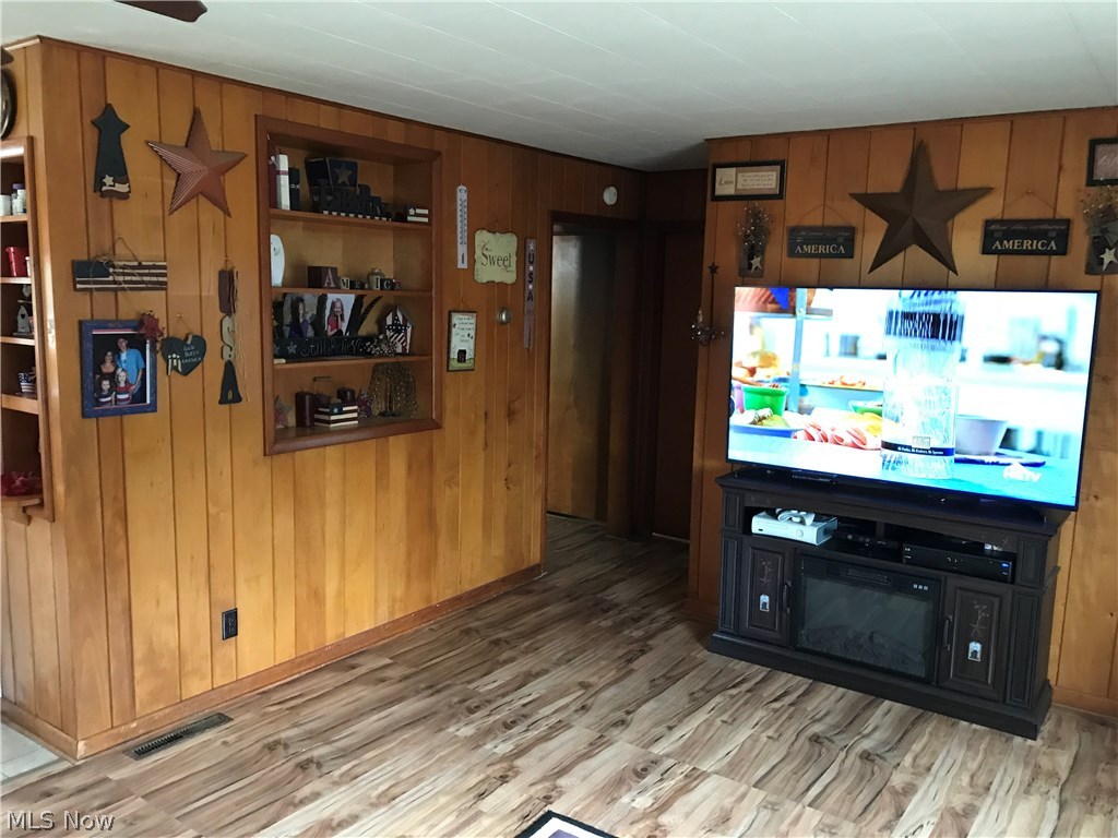 8184 Deer Road Southwest Bowerston, OH 44695 - Photo 3 of 18 Gallery Image 3