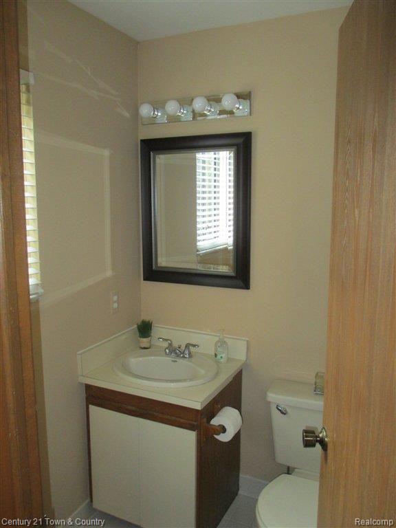 1503 Meadowside Drive Rochester, MI 48307 - Photo 9 of 16 Master Full Bath.jpg