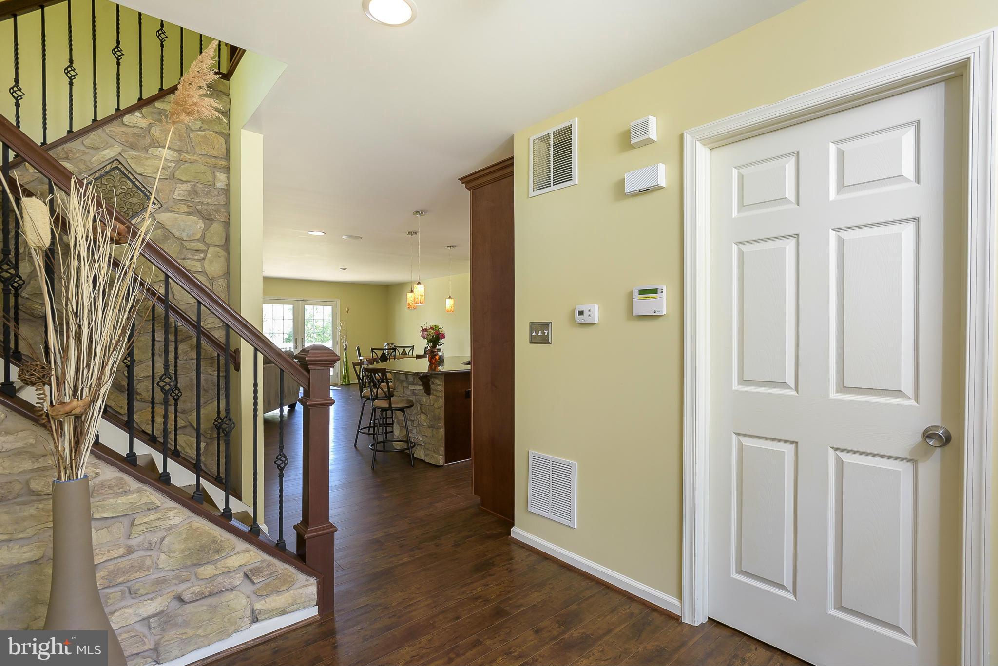 749 Powhatan Beach Road Pasadena, MD 21122 - Photo 3 of 30 Interior (General)
