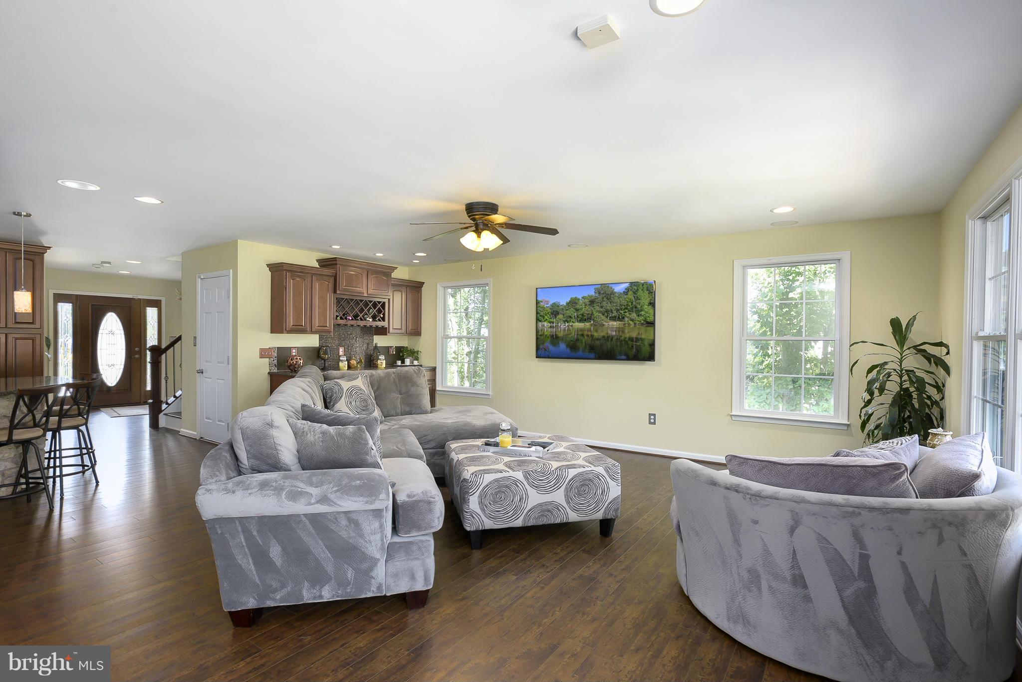 749 Powhatan Beach Road Pasadena, MD 21122 - Photo 8 of 30 Family Room