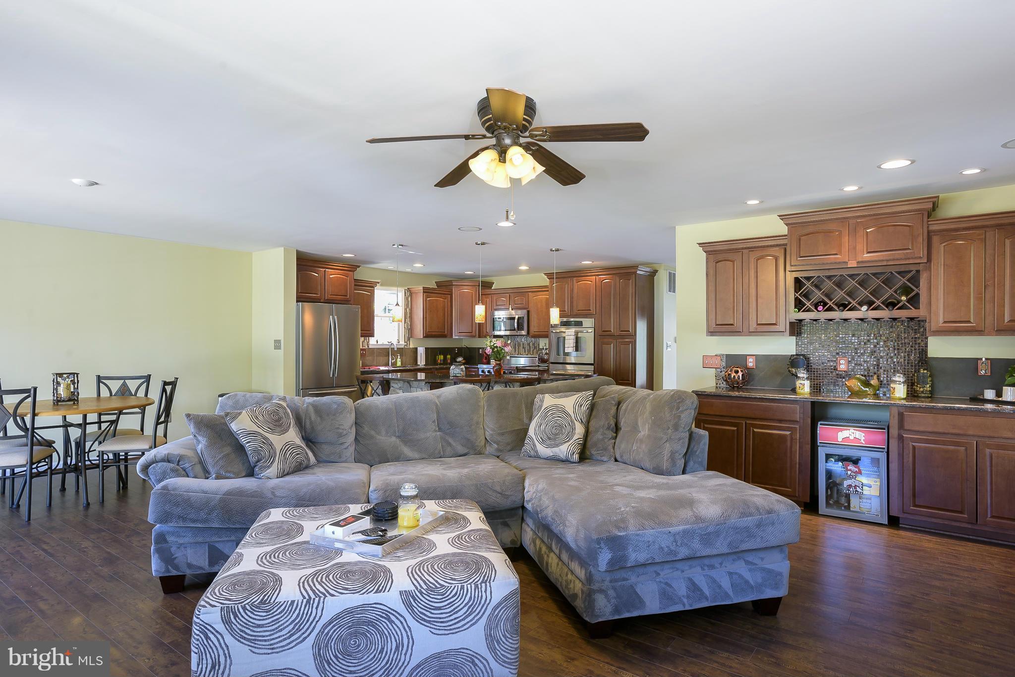 749 Powhatan Beach Road Pasadena, MD 21122 - Photo 9 of 30 Family Room