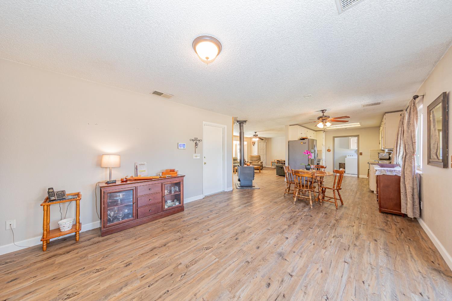 47165 Modoc Road Coarsegold, CA 93614 - Photo 12 of 33 a view of a dining room with furniture and wooden floor