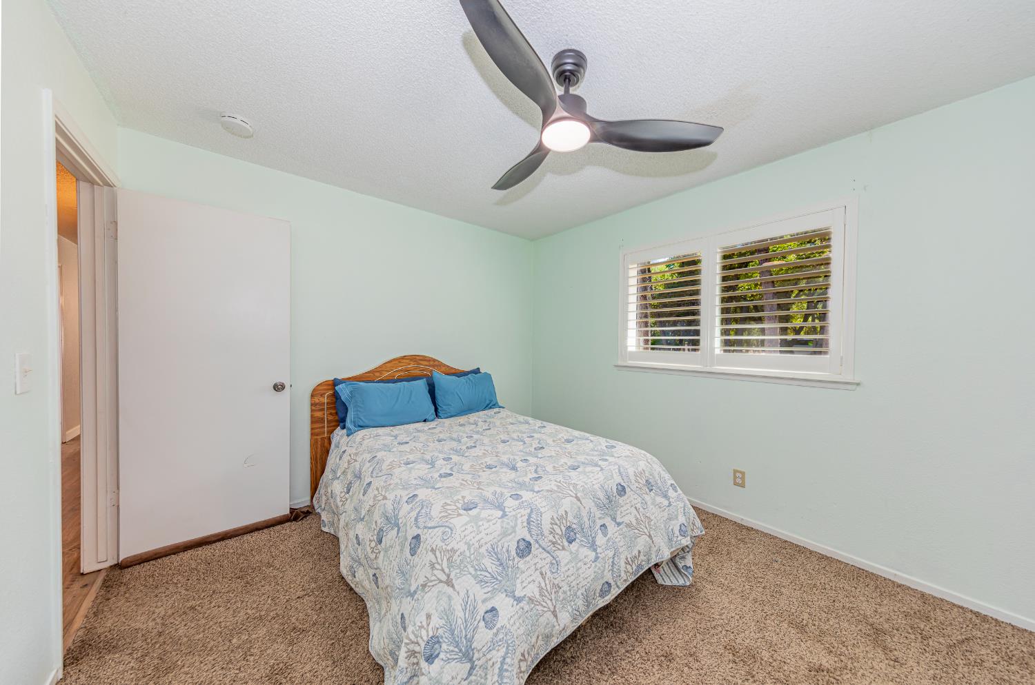 47165 Modoc Road Coarsegold, CA 93614 - Photo 17 of 33 a bedroom with a bed and a window
