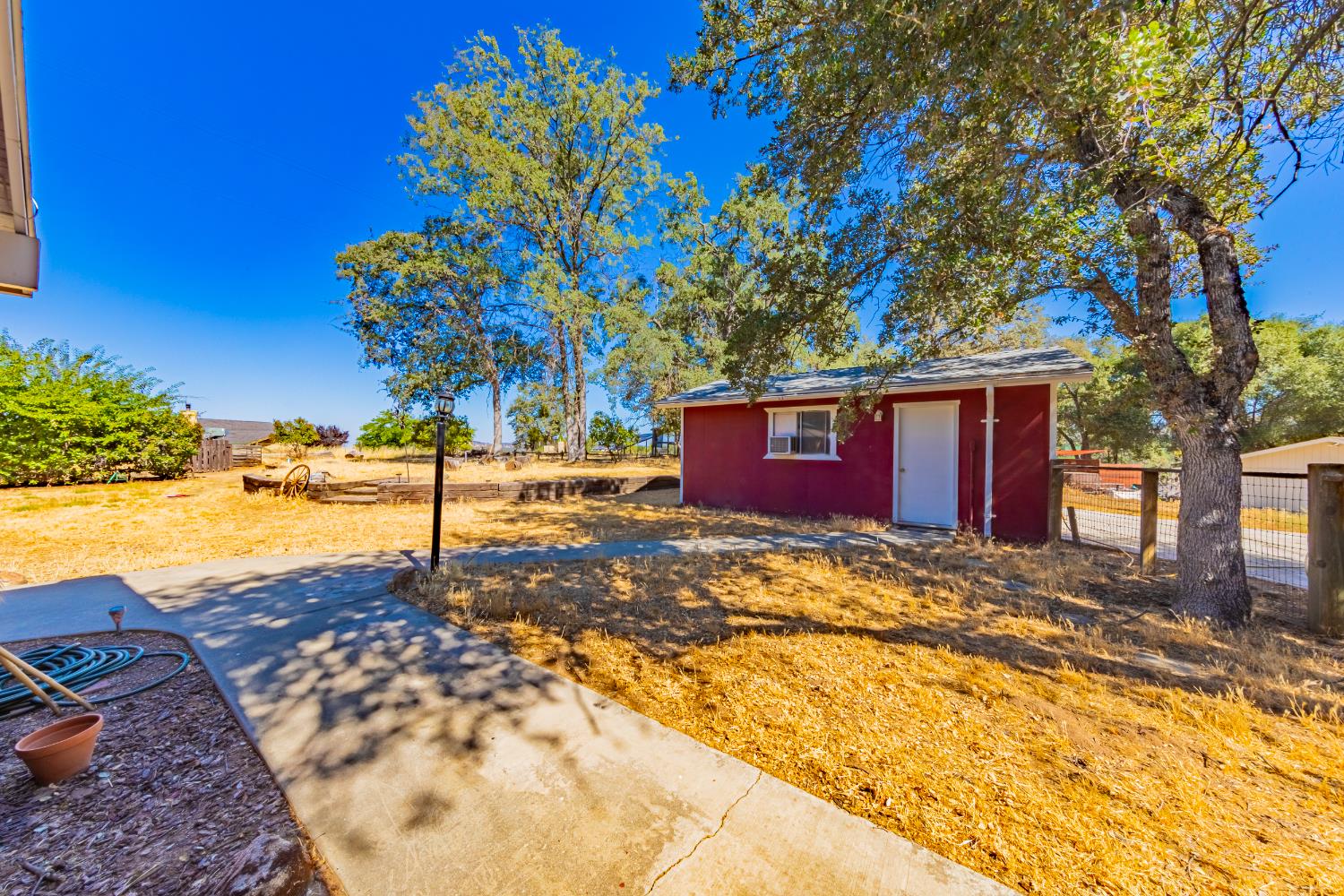 47165 Modoc Road Coarsegold, CA 93614 - Photo 23 of 33 a view of a pathway with a yard
