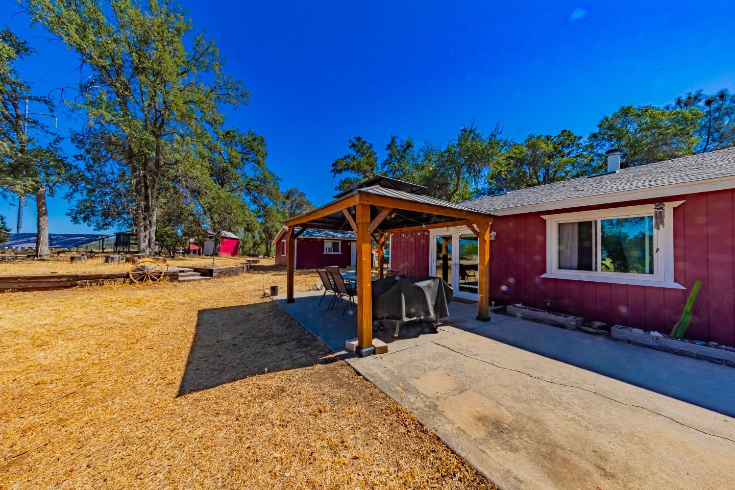 47165 Modoc Road Coarsegold, CA 93614 - Photo 26 of 33 a view of outdoor space yard and patio