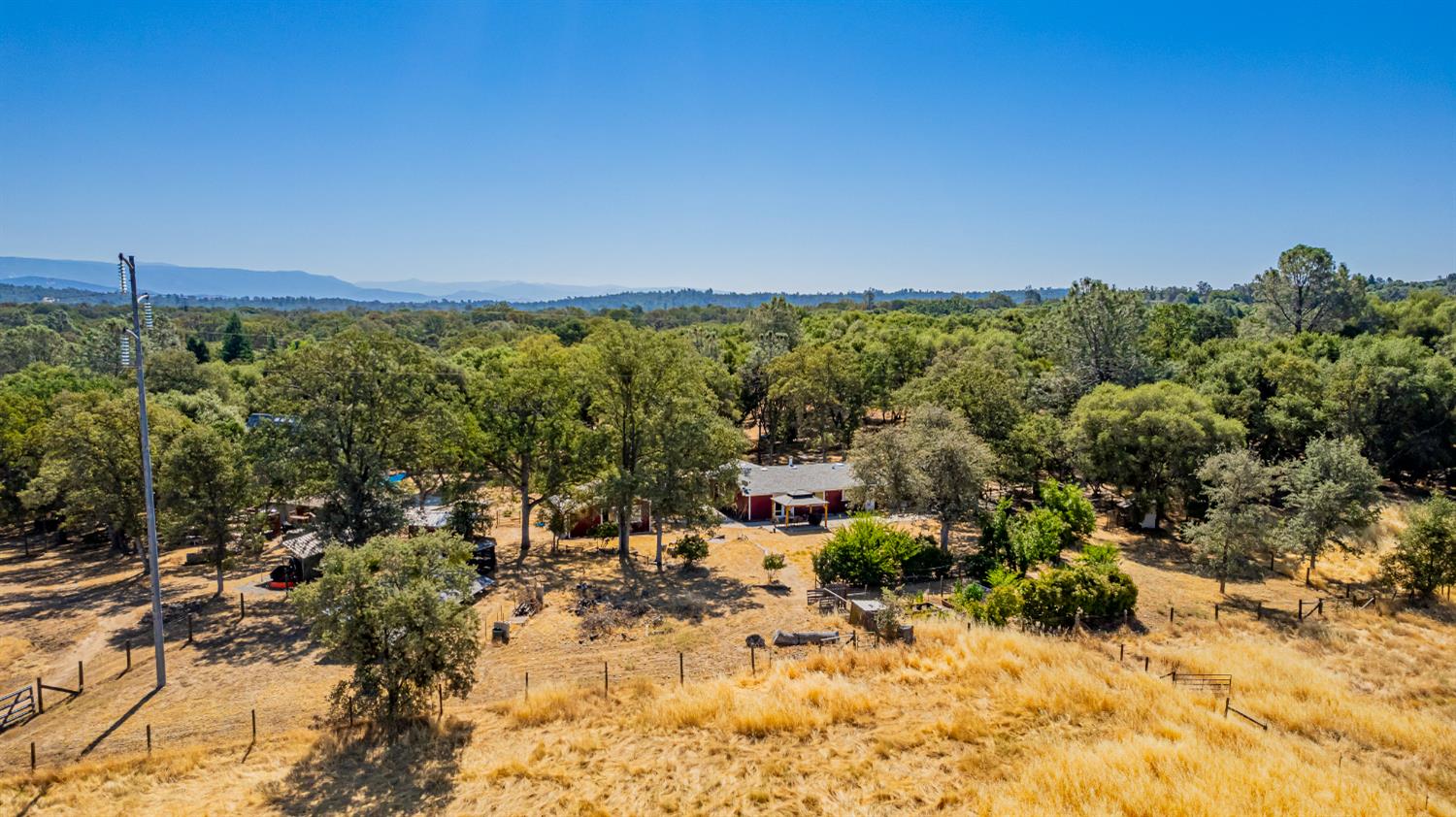 47165 Modoc Road Coarsegold, CA 93614 - Photo 27 of 33 a view of a city with lawn chairs