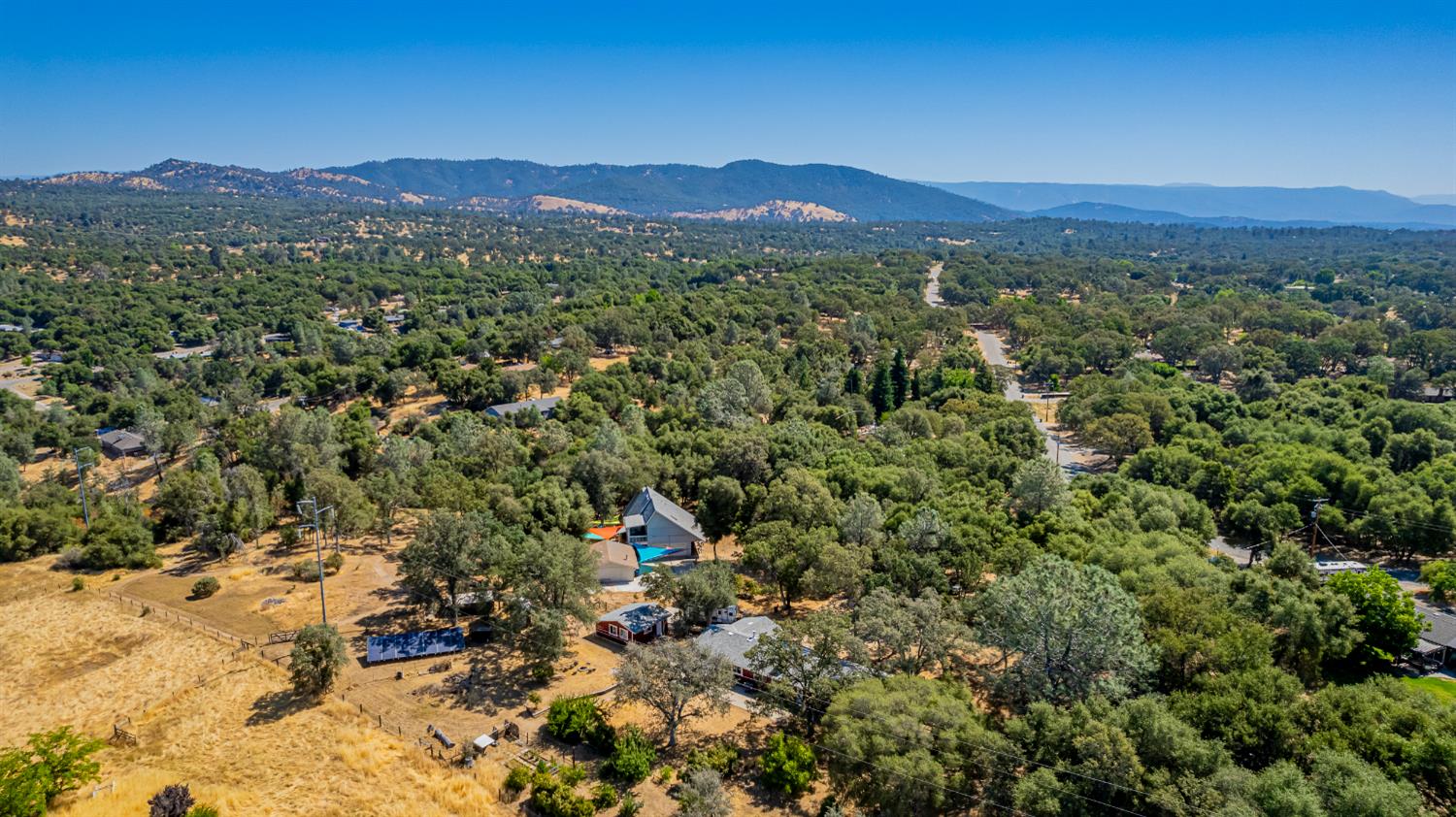 47165 Modoc Road Coarsegold, CA 93614 - Photo 31 of 33 a view of a forest with a street