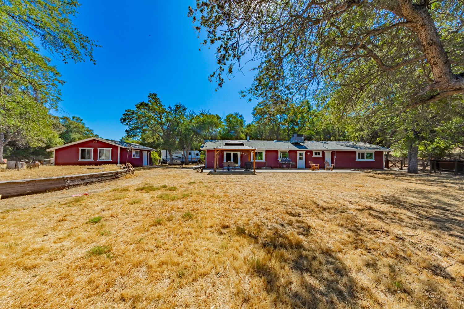 47165 Modoc Road Coarsegold, CA 93614 - Photo 7 of 33 a front view of a house with a yard