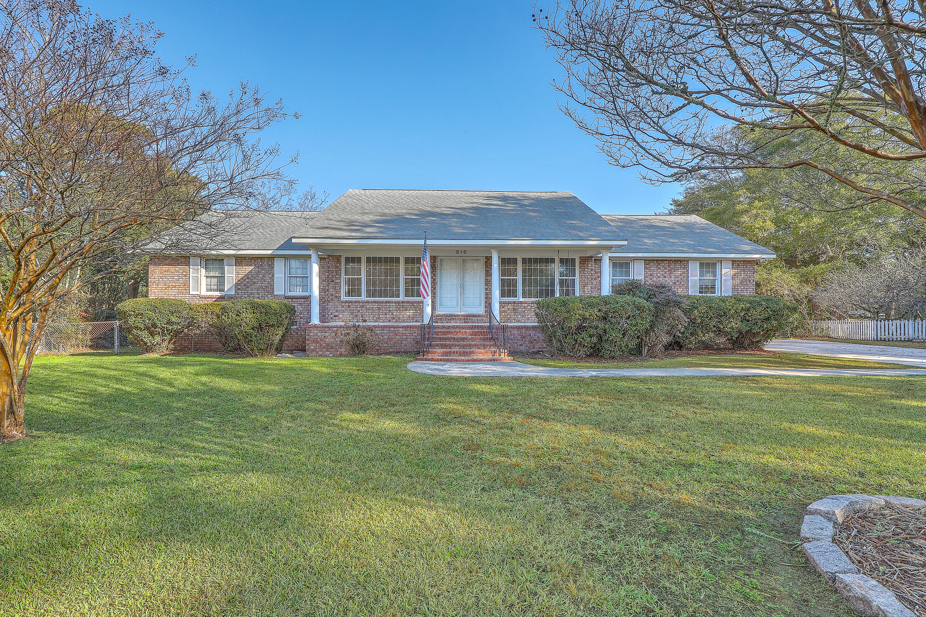 816 Waterloo Street Charleston, SC 29412 - Photo 1 of 47 0W7A6330_1_2_3_4_5_6